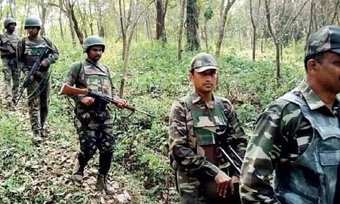 சத்தீஷ்கரில் நடந்த என்கவுன்ட்டரில் 2 நக்சலைட்டுகள் சுட்டுக் கொலை