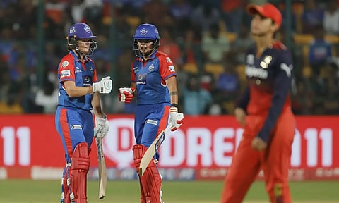 மகளிர் பிரீமியர் லீக்: பெங்களூருவை வீழ்த்தி பிளே ஆப் சுற்றுக்கு முன்னேறியது டெல்லி