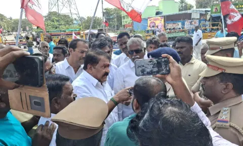 எம்.ஜி.ஆர். சிலை திறப்பதில் அ.தி.மு.க.-ஓ.பி.எஸ். ஆதரவாளர்கள் இடையே மோதல்