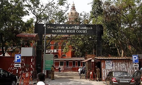 அனைத்துக் கட்சி கூட்டத்திற்கு தடை விதிக்க வேண்டும்- சென்னை உயர்நீதிமன்றத்தில் மனு