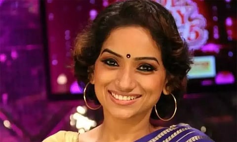 பிரபல பின்னணி பாடகி தற்கொலை முயற்சி