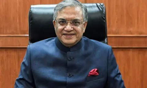 வாக்காளர்களின் வீடுகளில் இருந்து 2 கி.மீ. தூரத்துக்குள் வாக்குச்சாவடி இருப்பதை உறுதி செய்யுங்கள்- தேர்தல் கமிஷனர்