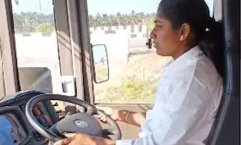 Teaching To Driving - இரவு நேரங்களில் ஆம்னி பேருந்தை இயக்கும் பெண் - யார் இந்த கனிமொழி?