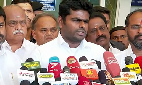 மாணவர்களை வற்புறுத்தி கையெழுத்து பெறப்பட்டதா?- அண்ணாமலை விளக்கம்