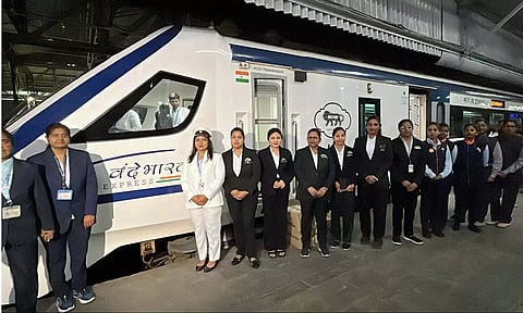 சர்வதேச மகளிர் தினம்: பெண்கள் மட்டுமே இயக்கிய வந்தே பாரத் ரெயில்