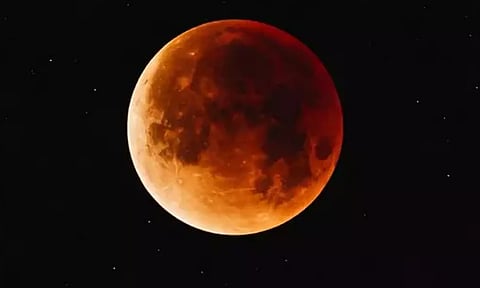 முழு சந்திர கிரகணம் 14-ந்தேதி அமெரிக்கா, ஆப்பிரிக்காவில் தோன்றும்