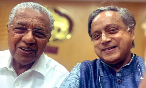 முதல் மந்திரி பினராயி விஜயனுடன் சசி தரூர் செல்பி: கடுப்பான காங்கிரஸ்