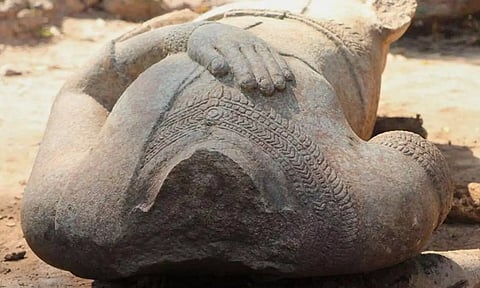 கம்போடியாவின் அங்கோர்வாட் கோவிலில் புத்தர் சிலையின் உடற்பகுதி கண்டெடுப்பு