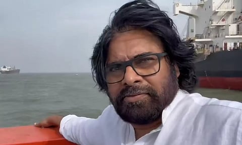 மொழியை திணிப்பதும், கண்மூடித்தனமாக எதிர்ப்பதும் தேசிய ஒருமைப்பாட்டிற்கு உகந்தவை அல்ல - பவன் கல்யாண்