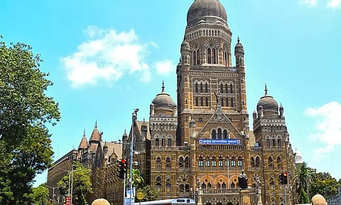 பொதுமக்கள் குப்பை கொட்டுவதை தடுக்க சாக்கடை ஓரங்களில் தடுப்பு வேலி- மாநகராட்சி திட்டம்