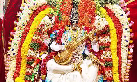 பக்தர்களுக்காக விரதம் இருக்கும் மாரியம்மன்