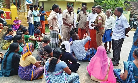 கருங்கல் அருகே குளத்தில் வாலிபர் பிணம்: உடலை வாங்க மறுத்து உறவினர்கள் போராட்டம்