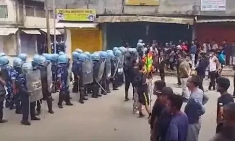 மறுபடியும் மொதல்ல இருந்தா.. மணிப்பூரில் புதிதாக 2 சமூகங்களிடையே வெடித்த கலவரம்: ஒருவர் பலி - ஊரடங்கு அமல்