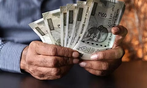 தாம்பத்தியத்தில் ஈடுபட ரூ.5 ஆயிரம் கேட்கும் மனைவி- போலீசில் கம்ப்யூட்டர் என்ஜினீயர் பரபரப்பு புகார்