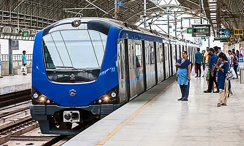 மெட்ரோ ரெயில் திட்டம்- மின் கம்பி அறுந்து விழுந்ததால் சோதனை ஓட்டம் பாதிப்பு