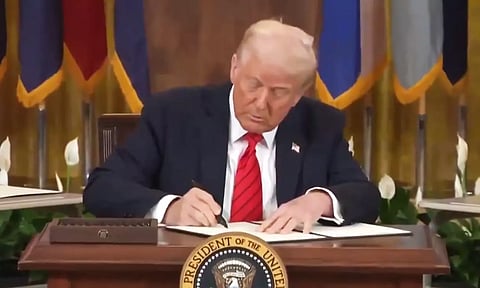 மத்திய கல்வித்துறையை கலைத்த டிரம்ப் - மாகாணங்களுக்கு முழு அதிகாரம் வழங்கும் உத்தரவில் கையெழுத்து