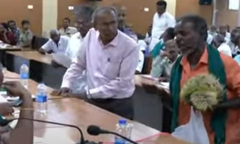 நெல் கொள்முதல் செய்ய அதிகாரிகள் லஞ்சம் கேட்பதாக விவசாயிகள் புகார்