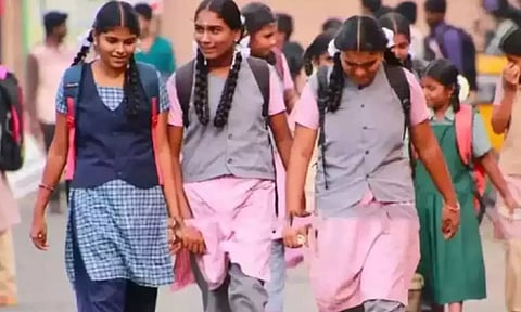 சென்னை மாவட்டத்தில் நாளை பள்ளிகளுக்கு விடுமுறை இல்லை