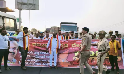 கர்நாடக எல்லையில் இன்று  கன்னட அமைப்பினர் சாலை மறியல்- 30 பேர் கைது