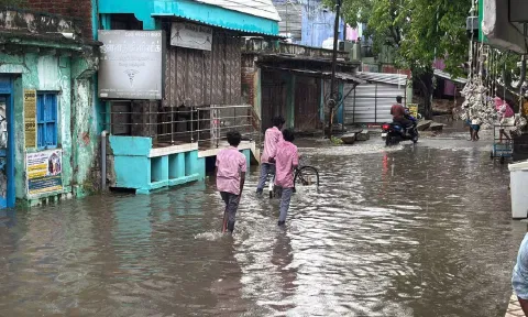 சிவகிரி, வாசுதேவநல்லூரில் 1 மணி நேரம் கனமழை தாழ்வான பகுதிகளில் மழைநீர் தேங்கியது