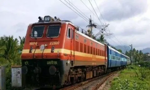 கோடை விடுமுறை: விரைவு ரெயில்களில் கூடுதல் பெட்டிகள் இணைக்க தெற்கு ரெயில்வே முடிவு