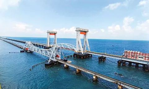 பாம்பன் புதிய ரெயில் பாலம் 2 வாரத்தில் திறப்பு