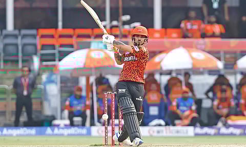 இஷான் கிஷன் அதிரடி சதம்: ஐதராபாத் அணி 286 ரன்கள் குவிப்பு