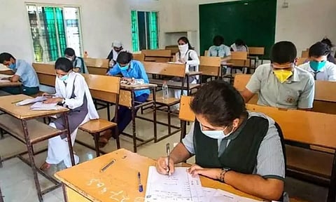 இது அதுல்ல.. கடந்தாண்டு வினாத்தாளை இந்தாண்டும் வழங்கிய விவகாரம் - 12ம் வகுப்பு பொதுத்தேர்வு ரத்து