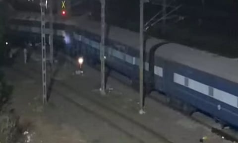 சென்னை தாம்பரத்தில் எக்ஸ்பிரஸ் ரெயில் தடம்புரண்டு விபத்து