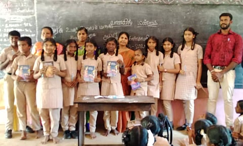 சண்முகாபுரம்  அரசு உயர் நிலைப் பள்ளியில் அறிவியல் கண்காட்சி