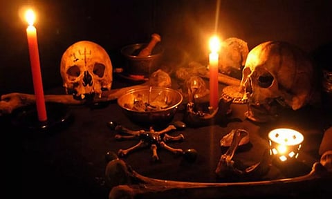 குழந்தை பாக்கியம் வேண்டி சடங்கு: முதியவரின் தலையை துண்டித்து உடலை எரித்த மாந்திரீகர் - பீகாரில் பகீர்