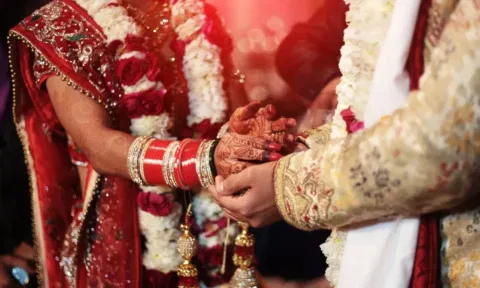 அண்ணனுக்கு நிச்சயிக்கப்பட்ட பெண்ணை கடத்திச் சென்ற  தம்பி!..