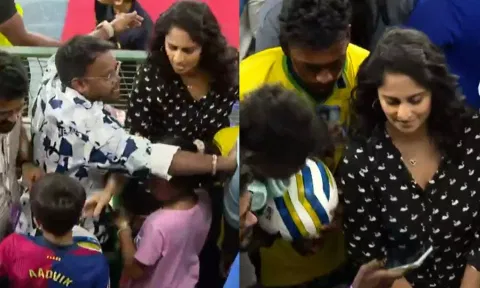 பிரேசில் லெஜெண்ட்ஸ் vs இந்தியா ஆல் ஸ்டார்ஸ் கால்பந்து போட்டியை கண்டு ரசித்த ஷாலினி அஜித்குமார்