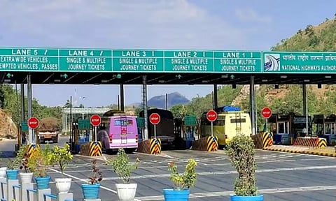 தமிழகத்தில் 40 சுங்கச்சாவடிகளுக்கு இன்று நள்ளிரவு முதல் சுங்கக்கட்டணம் உயர்வு