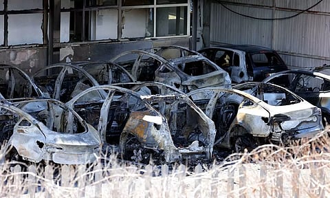 இத்தாலியில் 17 டெஸ்லா கார்கள் எரிந்து சேதம் - பயங்கரவாத தாக்குதல் என எலான் மஸ்க் குற்றச்சாட்டு