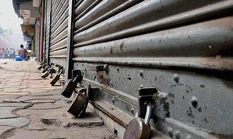 'இ-பாஸ்' நடைமுறையை ரத்து செய்ய வலியுறுத்தி நீலகிரி முழுவதும் கடையடைப்பு