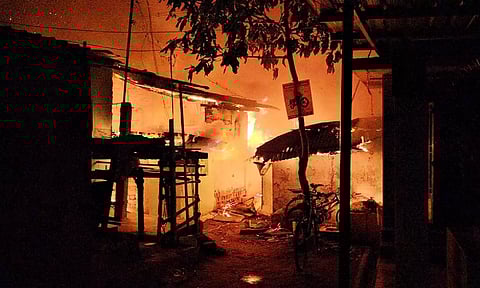 விருதுநகரில் தீ விபத்து: 20-க்கும் மேற்பட்ட குடிசை வீடுகள் எரிந்து சேதம்