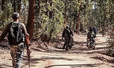 மத்திய பிரதேசத்தில் 2 பெண் நக்சலைட்டுகள் சுட்டுக்கொலை