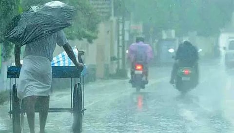 மக்களே உஷார்... வெளுத்து வாங்கப்போகும் கனமழை- வானிலை ஆய்வு மையம் தகவல்