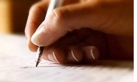 10-ம் வகுப்பு தேர்வில் ஆள்மாறாட்டம்: தாய்க்கு பதிலாக தேர்வெழுதிய பெண் கைது