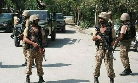 பாகிஸ்தான் ராணுவம் நடத்திய தாக்குதலில் 8 பயங்கரவாதிகள் சுட்டுக் கொலை