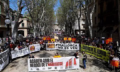 வீட்டு வாடகை உயர்வுக்கு எதிர்ப்பு தெரிவித்து பேரணி: ஸ்பெயினில் போக்குவரத்து முடக்கம்