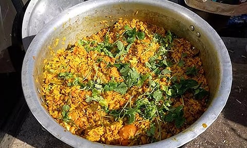 பிரியாணி சமைக்க பிளாஸ்டிக் அரிசி? சமூக வலைத்தளங்களில் பரவும் வீடியோ உண்மையா?