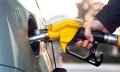 பெட்ரோல், டீசல் மீதான கலால் வரி ரூ.2 உயர்வு- மத்திய அரசு அதிரடி
