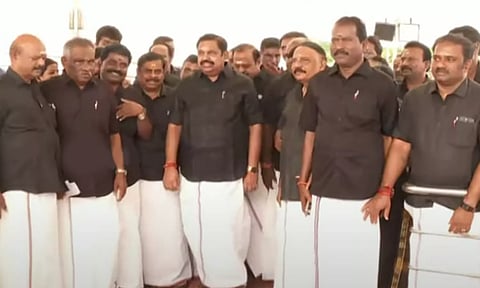 கருப்பு சட்டை அணிந்து சட்டசபைக்கு வந்த அ.தி.மு.க.வினர்