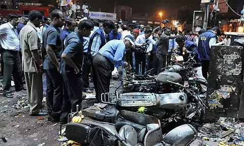 ஐதராபாத் குண்டுவெடிப்பு வழக்கில் 5 பேருக்கு தூக்கு: தீர்ப்பை உறுதிசெய்தது உயர்நீதிமன்றம்