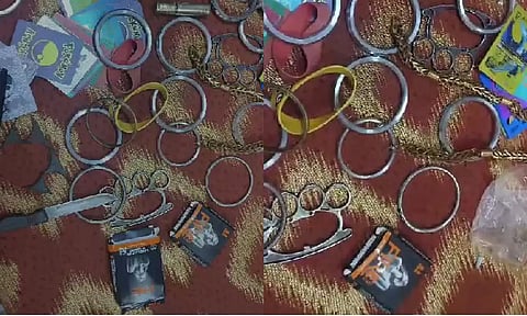 மாணவர்கள் பைகளில் காண்டம், கத்தி, சீட்டுக்கட்டு: அதிர்ந்து போன பெற்றோர்