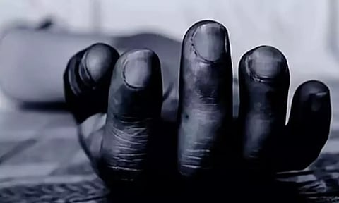 தாயும் மகளும் போர்வைக்குள் சடலங்களாக மீட்பு.. காணாமல் போன கணவன்  - ஆக்ராவில் மர்மம்