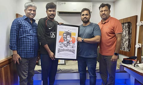 'குடும்பஸ்தன்' பட வெற்றியை கேக் வெட்டி கொண்டாடிய படக்குழு- வைரலாகும் புகைப்படங்கள்