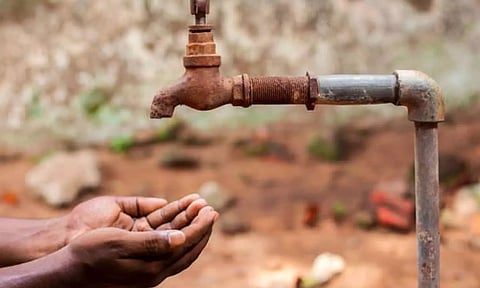 2,500 பேருக்கு ஒரே ஒரு குடிநீர் குழாய்: கிராமத்தில் தண்ணீர் இல்லாததால் கணவரை விட்டுச்சென்ற மனைவி